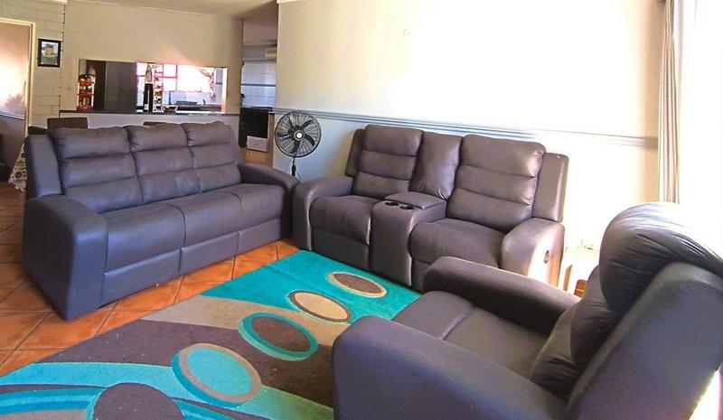 4 Bedroom Property for Sale in Langenhovenpark Free State